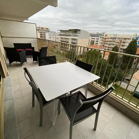Appartement Superbe Renove A Neuf A 100m De La *