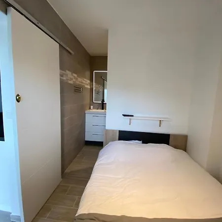 Superbe Renove A Neuf A 100m De La *